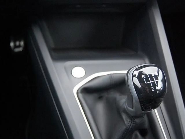 Volkswagen Golf Active ACC App LED Kamera Sitzheizung Alu