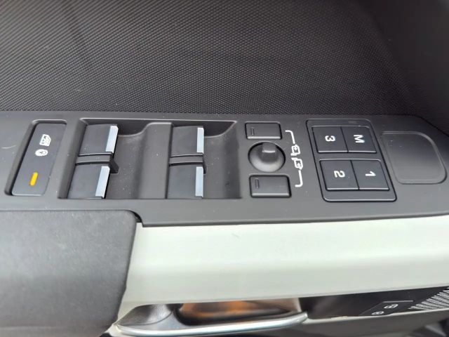 Land Rover Defender 110 Dynamic SE