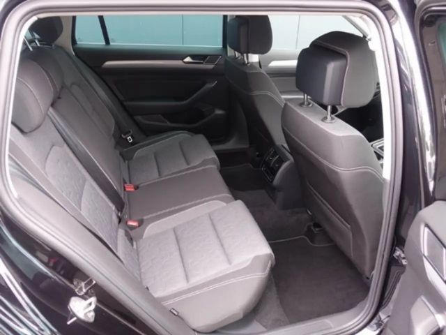 Volkswagen Passat 1.5 TSI Business DSG Variant