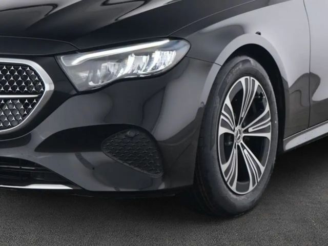 Mercedes-Benz E 200 Sedan