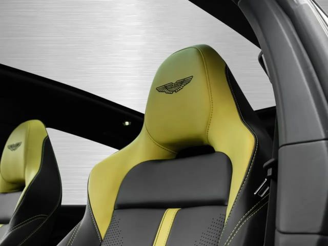 Aston Martin DBX 707