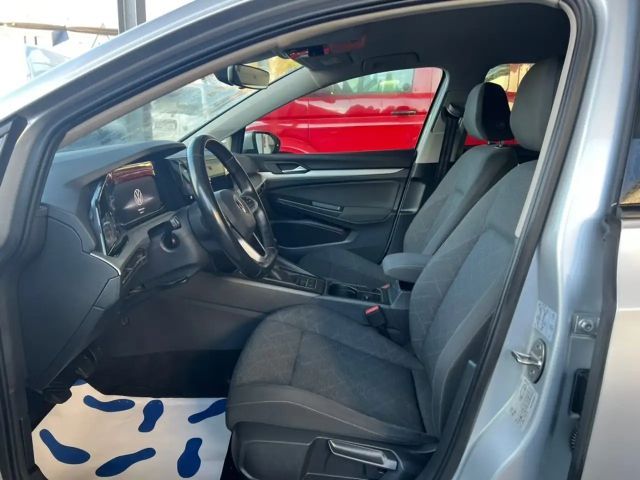 Volkswagen Golf Life Variant