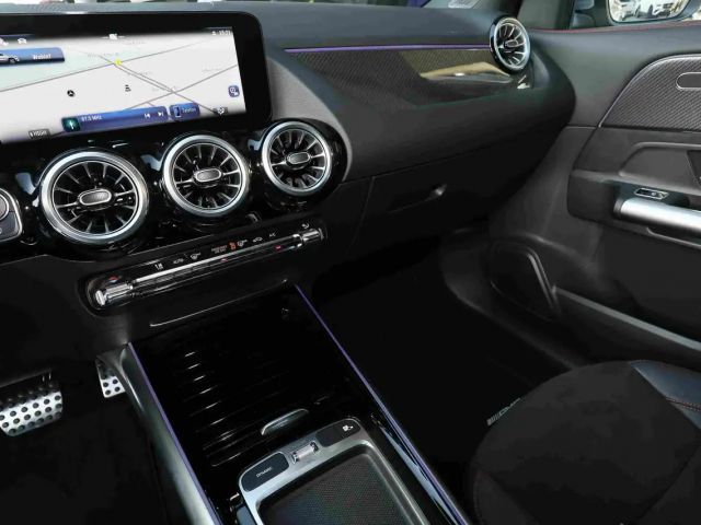 Mercedes-Benz GLA 180 AMG Line