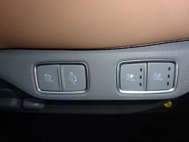 Hyundai Staria Signature