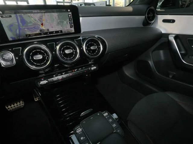 Mercedes-Benz A 180 AMG Line