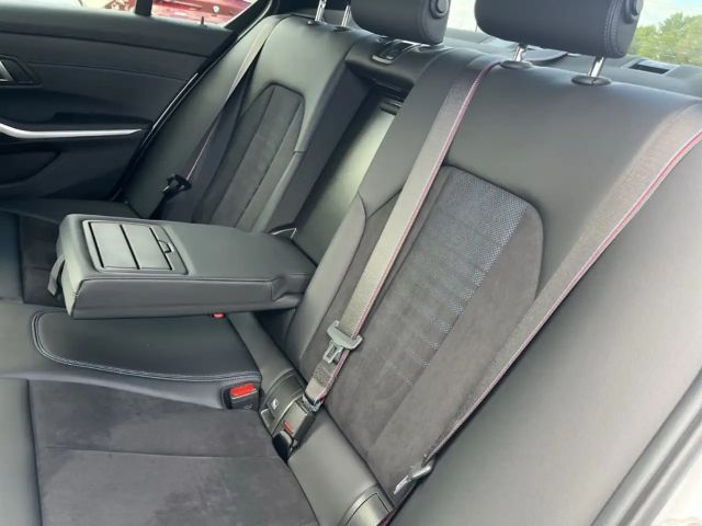 BMW 330 330i M-Sport Sedan xDrive