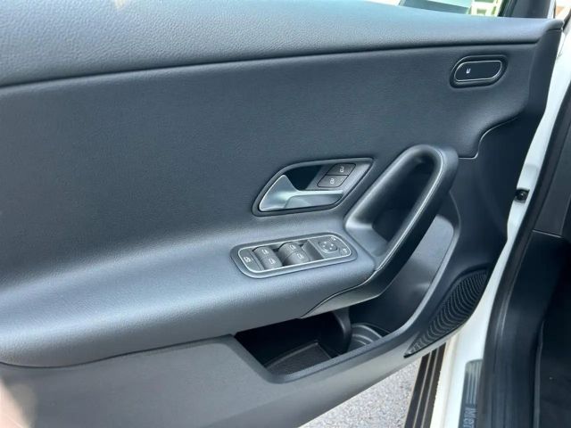 Mercedes-Benz A 180 +MBUX+Wide+Navi+AHK+W-Paket+SpurH+AUT+LM