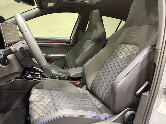 Volkswagen Golf 1.5 eTSI DSG R-Line