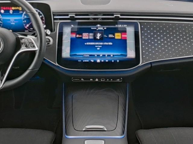 Mercedes-Benz E 200 AVANTGARDE Sedan