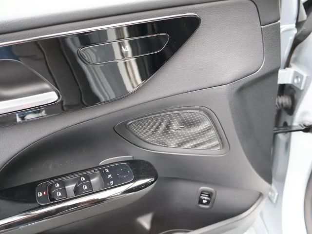 Mercedes-Benz C 180 AVANTGARDE Sedan