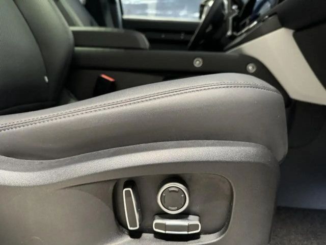 Land Rover Defender D300 SE