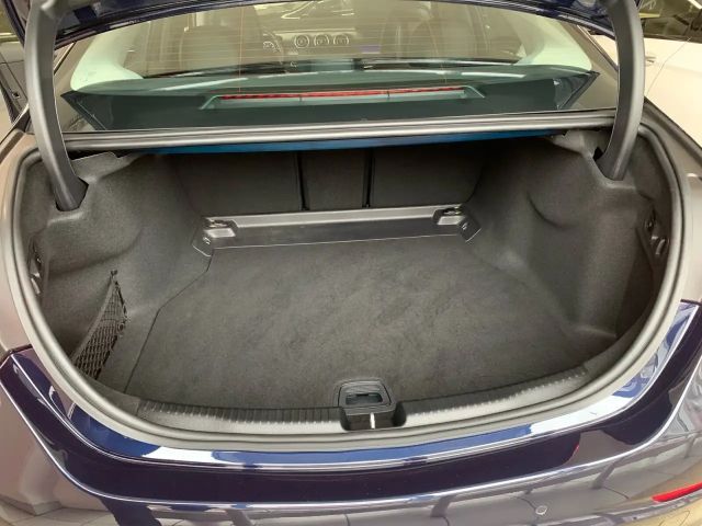 Mercedes-Benz C 200 AVANTGARDE Sedan