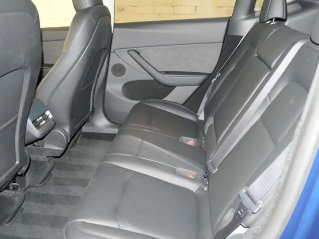 Tesla Model Y AWD Performance