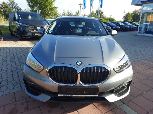 BMW 118 118i Sedan Sport Line