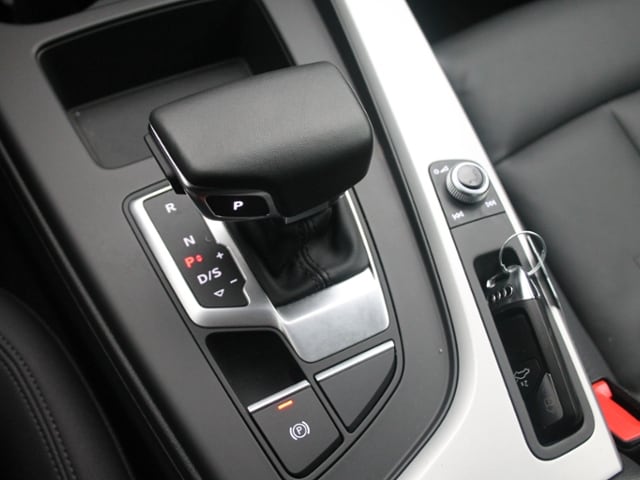 Audi A4 30 TDI S-Tronic Sedan