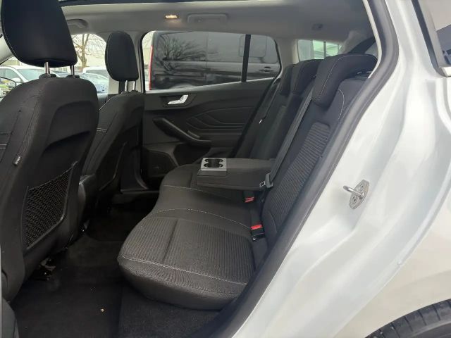 Ford Focus Titanium Wagon