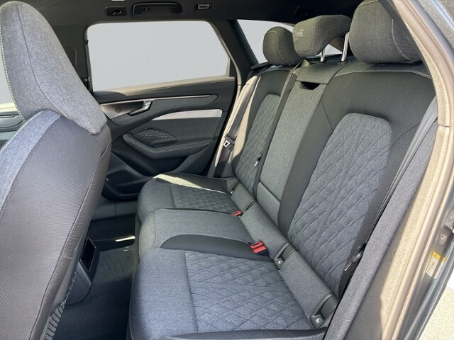 Audi A6 Avant Quattro S-Tronic