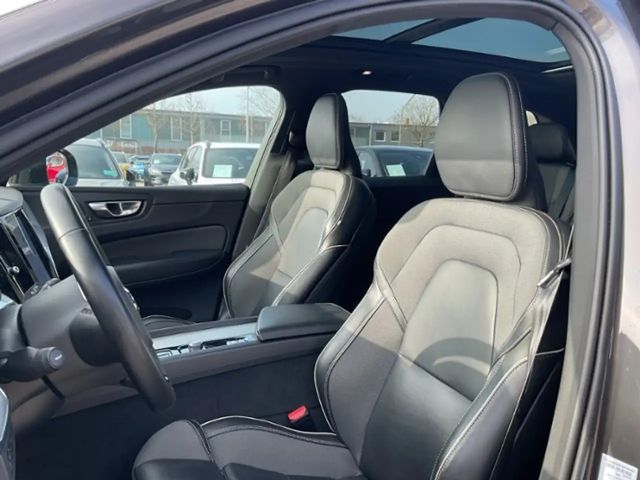 Volvo XC60 R-Design T8