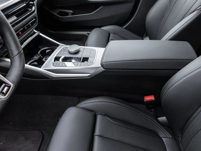 BMW 320 320i M-Sport Sedan