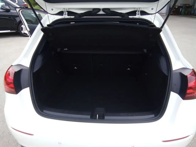 Mercedes-Benz A 180 Hatchback Progressive