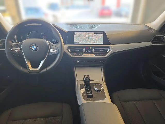 BMW 330 330e Sedan