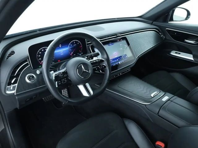 Mercedes-Benz E 220 AMG Line E 220 d Sedan