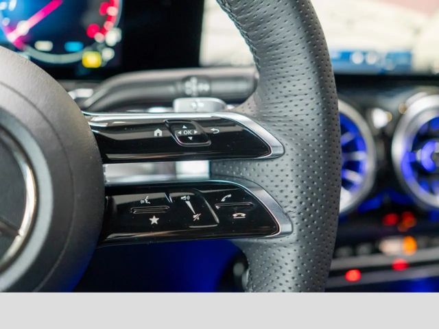 Mercedes-Benz GLB 180 ACC AUT Kam. KlimaA LED LM Navi PDC SHZ