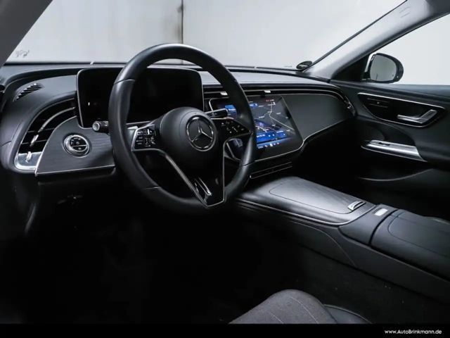 Mercedes-Benz E 200 AVANTGARDE