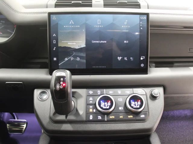 Land Rover Defender 90 Black Pack