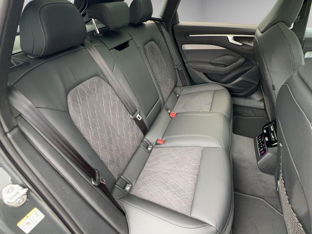 Audi A6 Avant Quattro S-Tronic