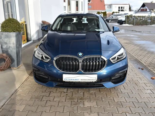 BMW 118 118i Sedan Sport Line