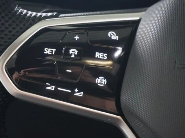 Volkswagen Golf DSG R-Line