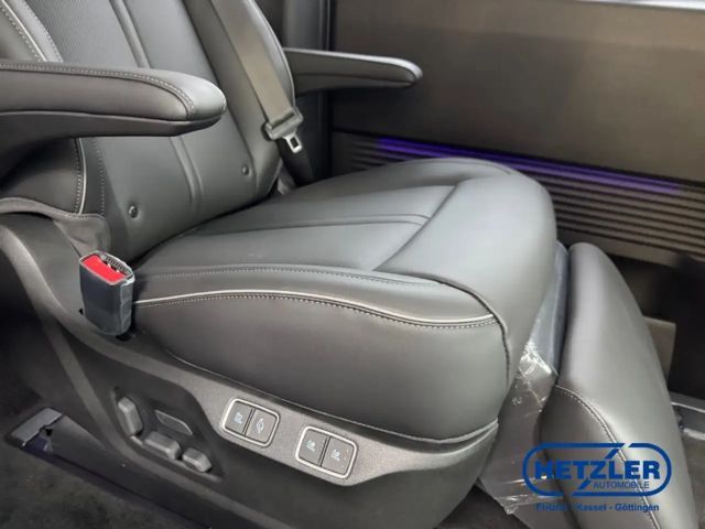 Hyundai Staria Signature