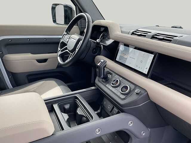 Land Rover Defender 110 Dynamic SE