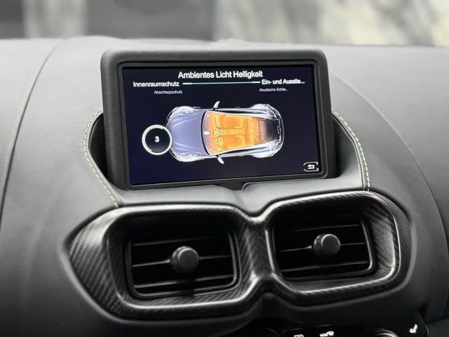 Aston Martin Vantage V8