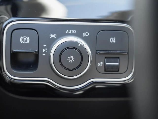 Mercedes-Benz A 250 A 250 e