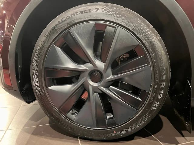 Tesla Model Y RWD Standard Range