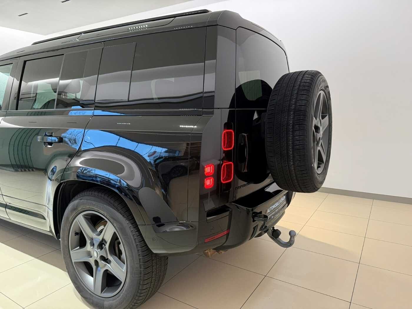 Land Rover Defender 110 Dynamic SE