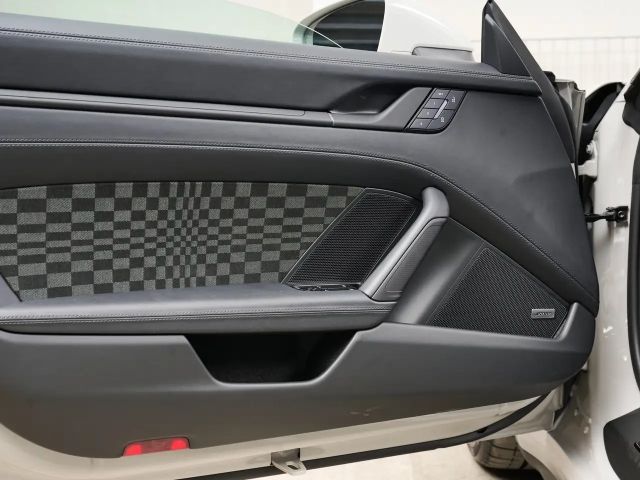 Porsche 911 4 Coupé GTS Targa