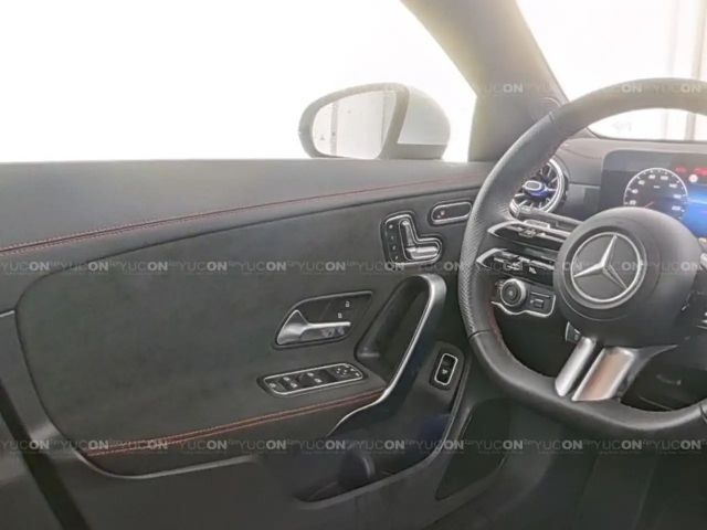 Mercedes-Benz CLA 180 AMG Line Coupé