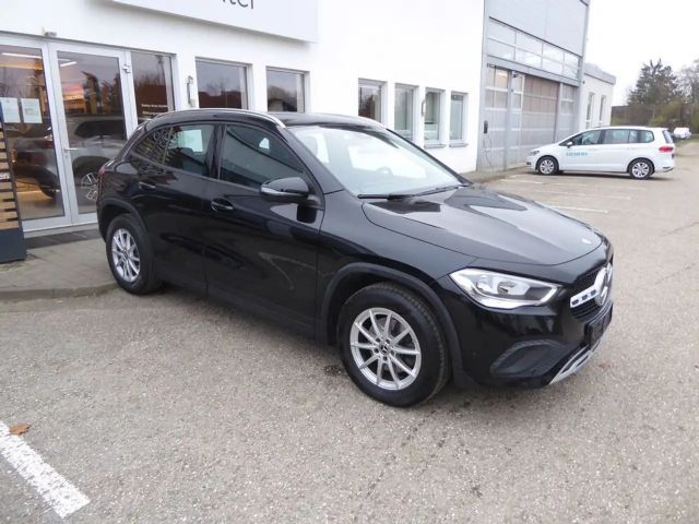 Mercedes-Benz GLA 180 GLA 180 d