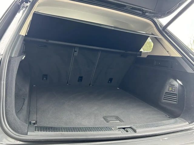 Volkswagen Touareg Luftfederung / AHK / Innovision Cockpit