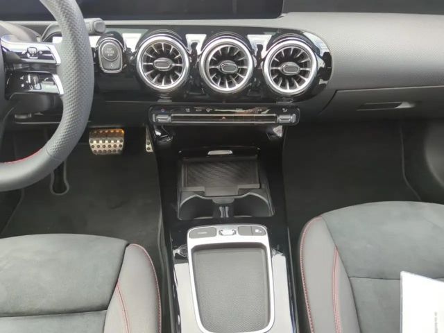 Mercedes-Benz CLA 200 AMG Line Coupé