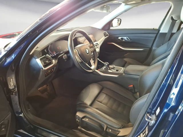 BMW 320 320d Luxury Line Touring xDrive