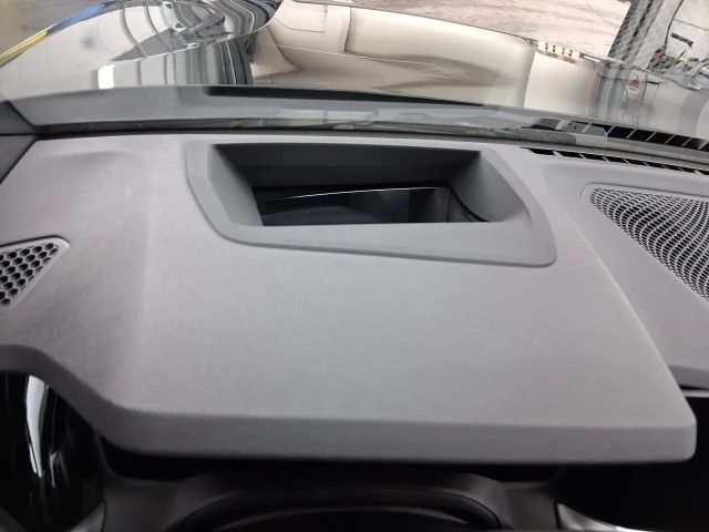 BMW 320 320i M-Sport Sedan xDrive