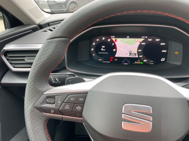 Seat Leon 1.5 eTSI FR-lijn Sportstourer