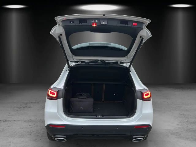 Mercedes-Benz GLA 250 GLA250e Night DISTR Pano AHK KeyGo LED 22kw Hifi