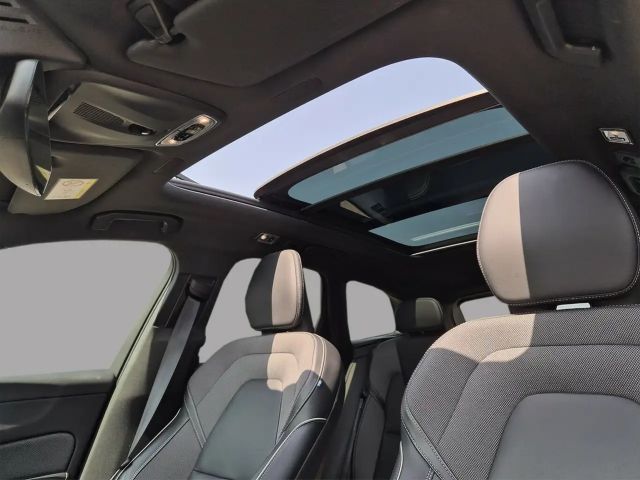 Volvo XC60 R-Design T8