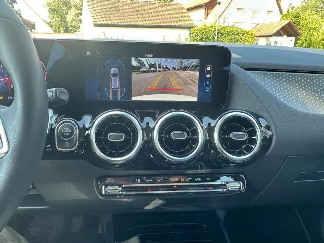 Mercedes-Benz B 200 Progressive Sedan