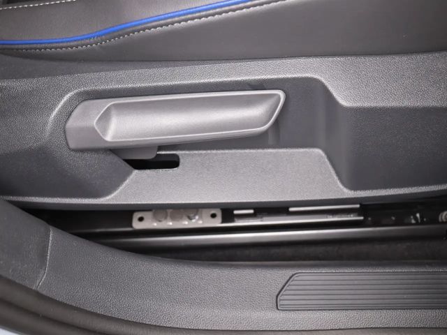 Volkswagen Golf 1.5 eTSI R-Line Style Variant